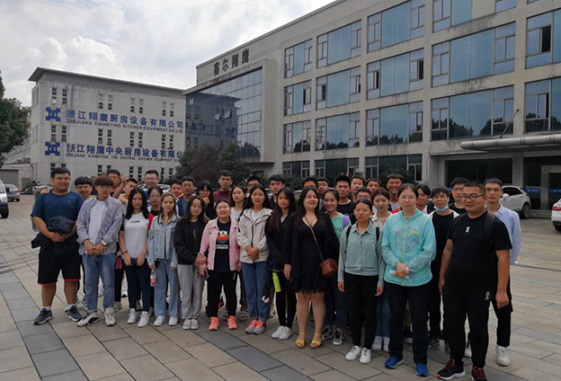 学员们在辉达娱乐合影